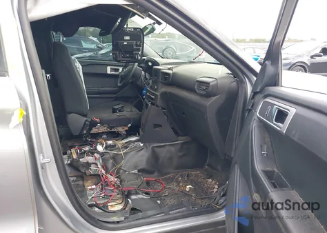 2021 Ford Police Interceptor z USA, uszkodzony, nr VIN 1FM5K8AC5MNA11894